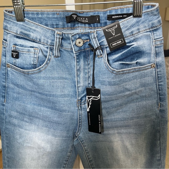 Lucky & Blessed Women’s High Rise Bermuda Fit Jean Shorts Size 4 NWT $20 - Picture 4 of 13